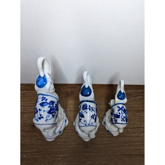 Circus Elephant Figurines, Set of 3 porcelain elephants, Blue onion elephants - Picture 5 of 6